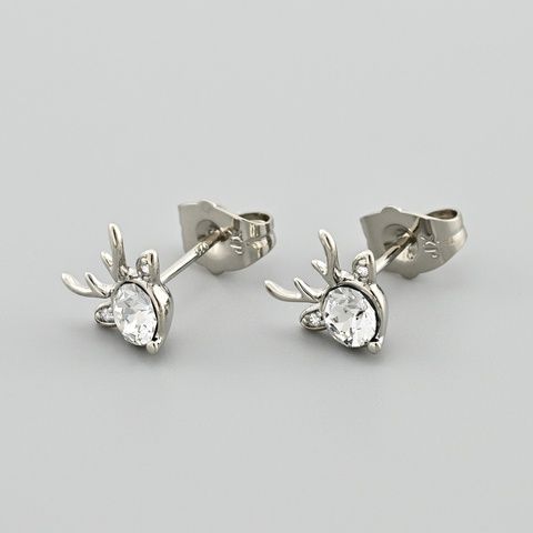Серьги гвоздики с кристаллами Swarovski Оленя Бемби 43607 размер 9х9 мм цвет белый вес 1.4 г позолота БЗ 43607БЗбіл фото