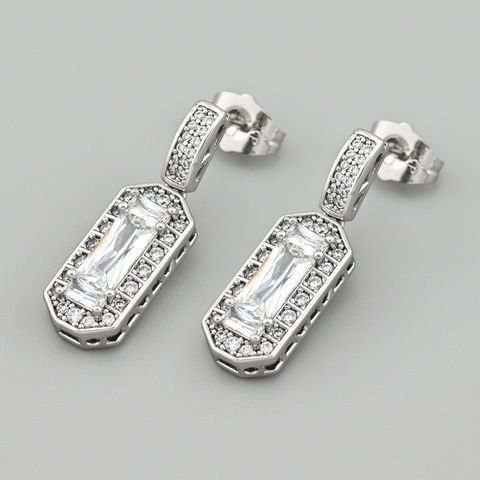 Сережки підвіски Кімберлі 47197 розмір 27х8 мм білі фіаніти вага 4.9 г позолота Біле Золото 47197БЗ фото