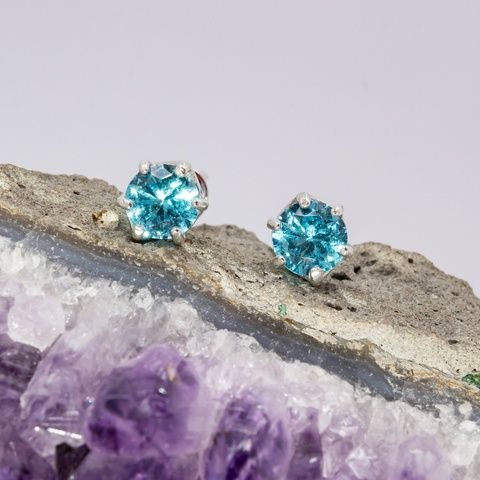 Серебряные серьги гвоздики БС390 размер 7х7 мм аквамариновые фианиты вес 1.79 г БС390аква фото