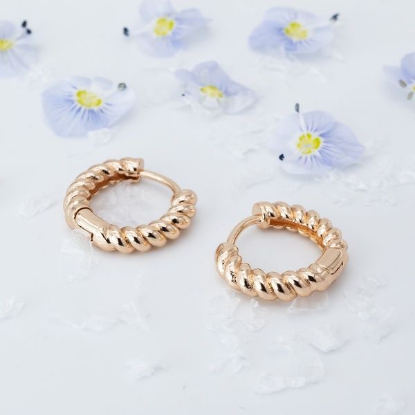 Серьги из медицинского золота 18К Элиф - Xuping, 15х4 мм, 3.8 г, арт. 59824 59824К фото