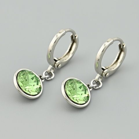 Серьги подвески с кристаллами Swarovski 45575 размер 25х9 мм цвет салатовый вес 2.7 г позолота Белое Золото 45575БЗсал фото