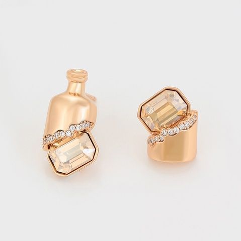 Серьги с кристаллами Swarovski Сокровище Эмиратов 38974 размер 20х10 мм цвет шампань вес 4.3 г позолота 18К 38974Кшамп фото