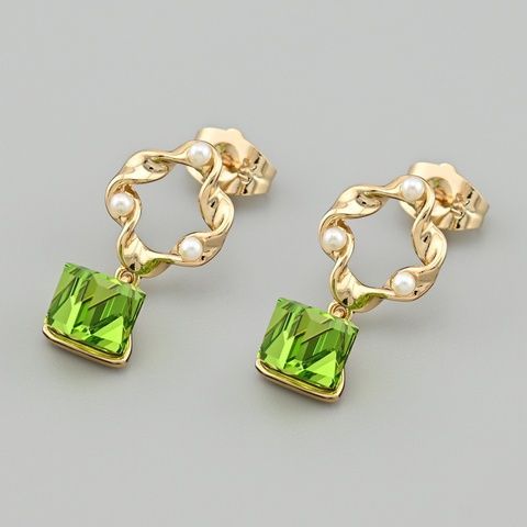 Серьги с кристаллами Swarovski 48891 размер 25х11 мм цвет зеленый вес 3.1 г позолота 18К 48891Кзел фото