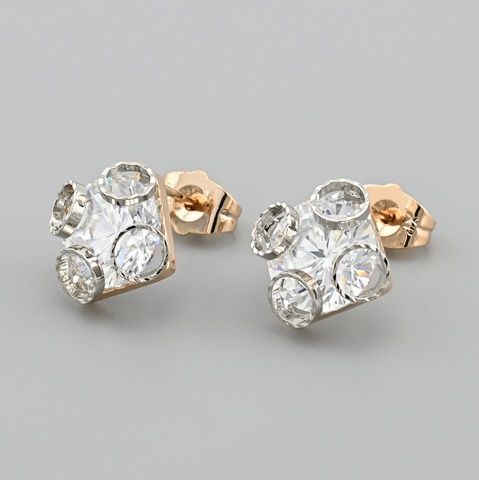 Серьги гвоздики Сидней 43632 размер 11х11 мм белые фианиты вес 4.1 г позолота 18К 43632К фото